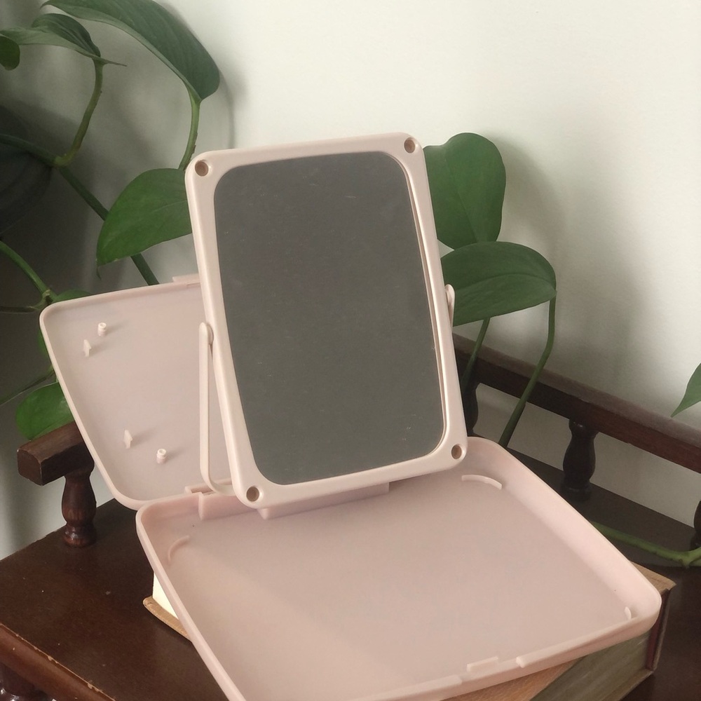 Vintage Mary Kay Light Pink Compact Mirror - Picture 3 of 7